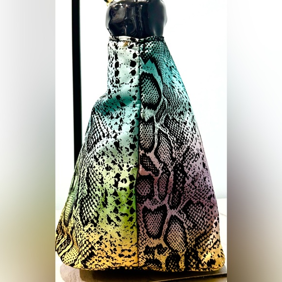 Betsey Johnson “Betseyville” Vintage Ombre Python Print Tote Bag - Picture 4 of 11